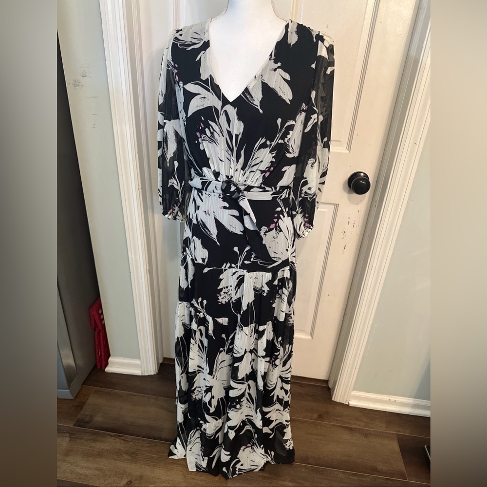 Taylor NWT Women’s Floral Chiffon V-Neck Long Ruffle 3/4 Sleeve Dress Size 8‎
